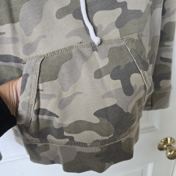 Hollister Camo Hoodie - Picture 6 of 6